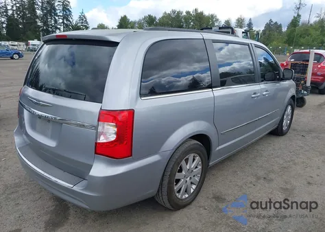 2015 Chrysler Town & Country Touring z USA, uszkodzony, nr VIN 2C4RC1BG1FR720811